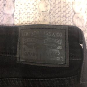 levi’s black ripped jeans